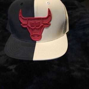 Unique Mitchell & Ness Snap Back Bulls Cap